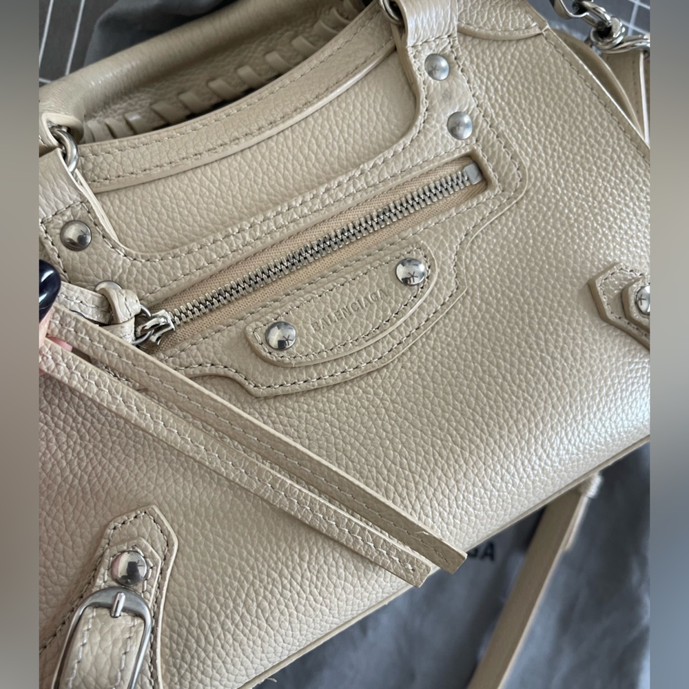 Balenciaga Neo Classic mini in cream - Picture 3 of 16
